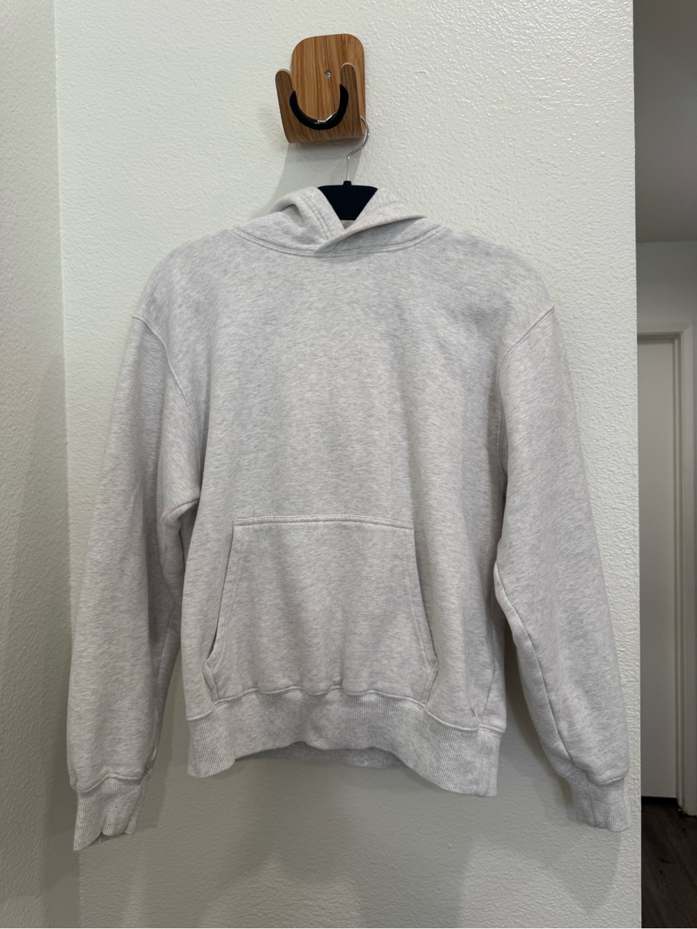 Aritzia, TNA sweatfleece cozy fleece perfect fit light grey hoodie. Size: M